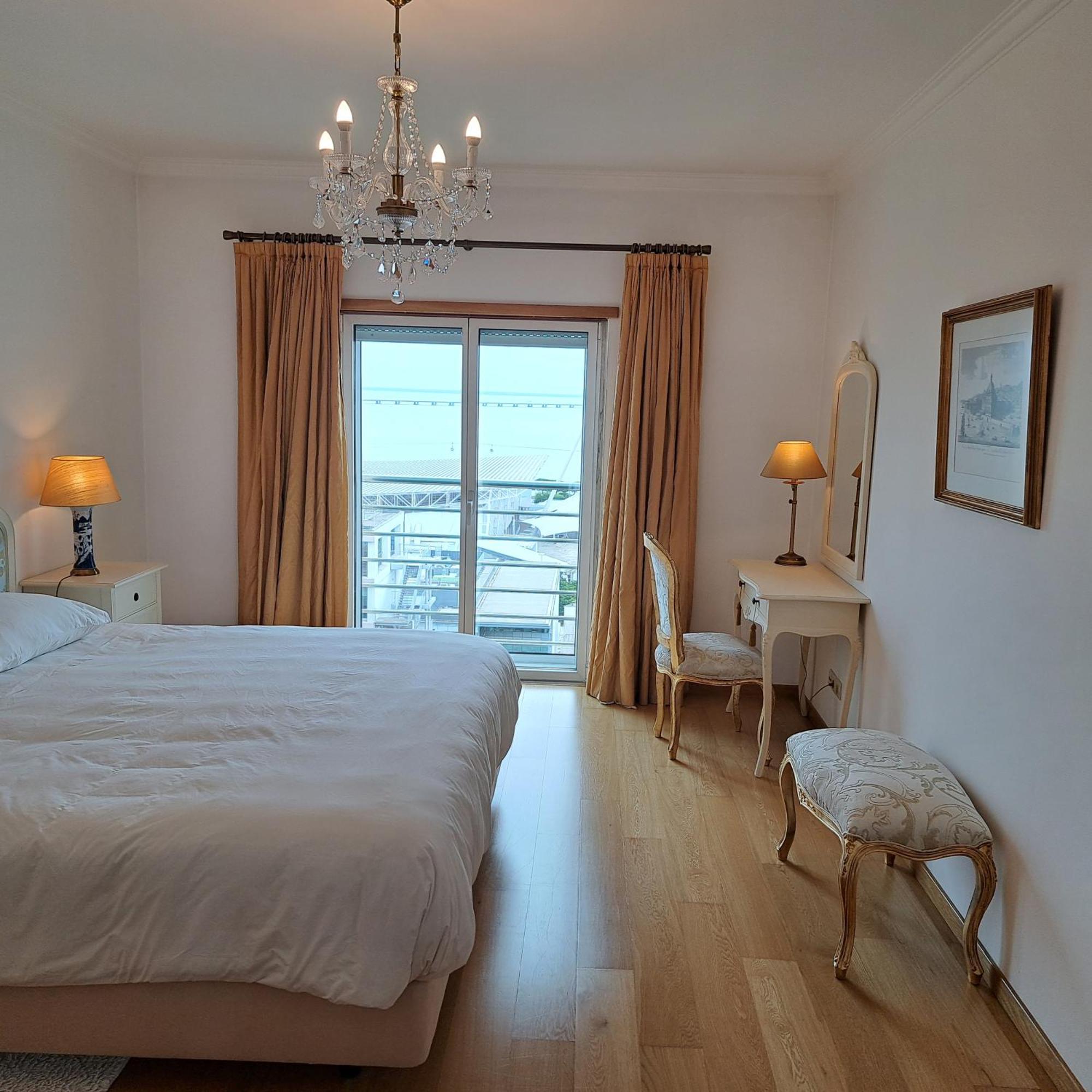 Haven In - Exquisite Floor With 7 Meters Balcony To The Largest Riverfront In Lejlighed Lisboa