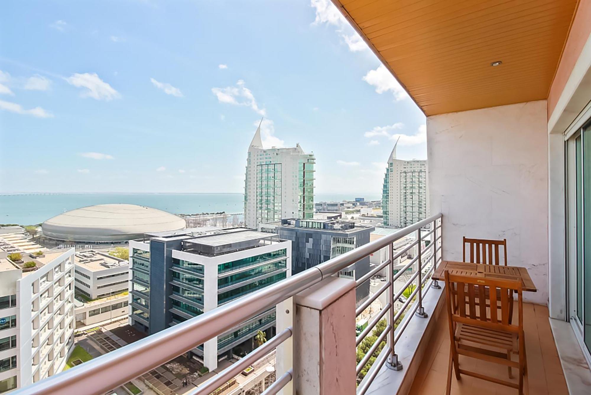 Lejlighed Haven In - Exquisite Floor With 7 Meters Balcony To The Largest Riverfront In Lisboa