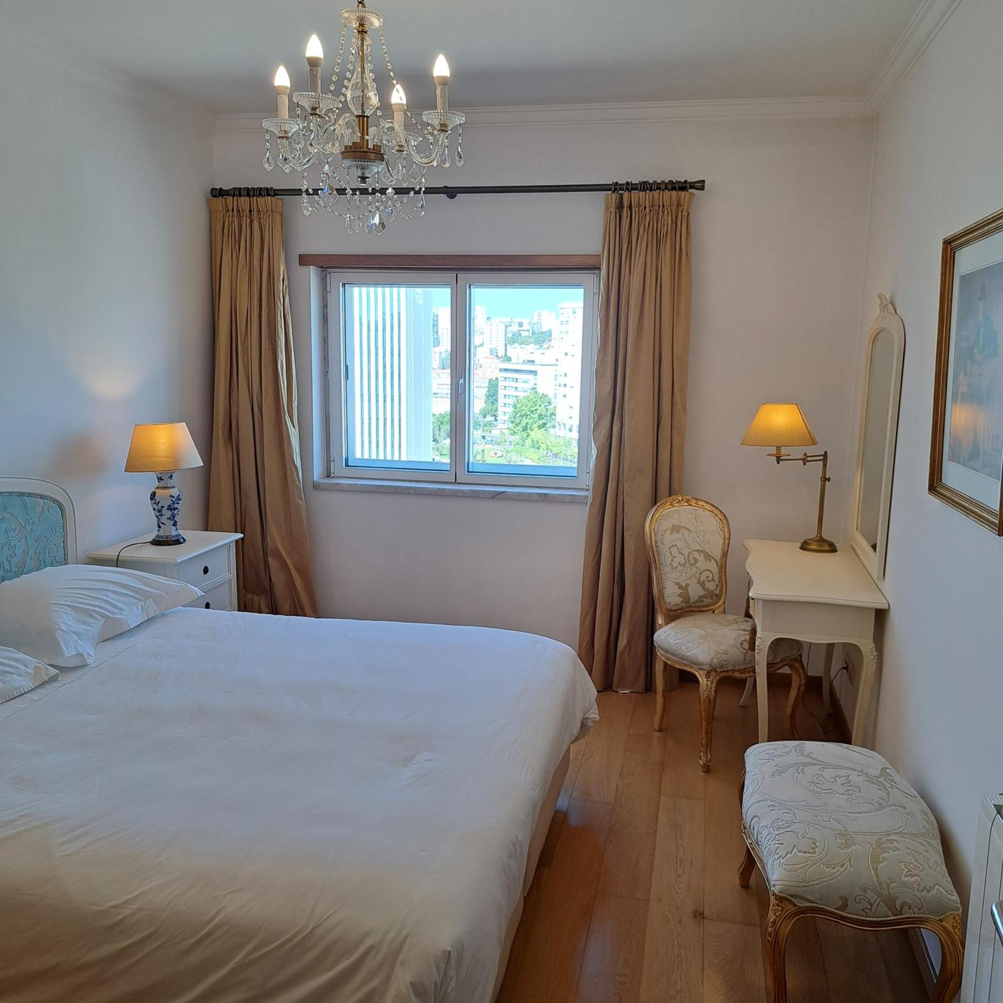 Haven In - Exquisite Floor With 7 Meters Balcony To The Largest Riverfront In Lissabon