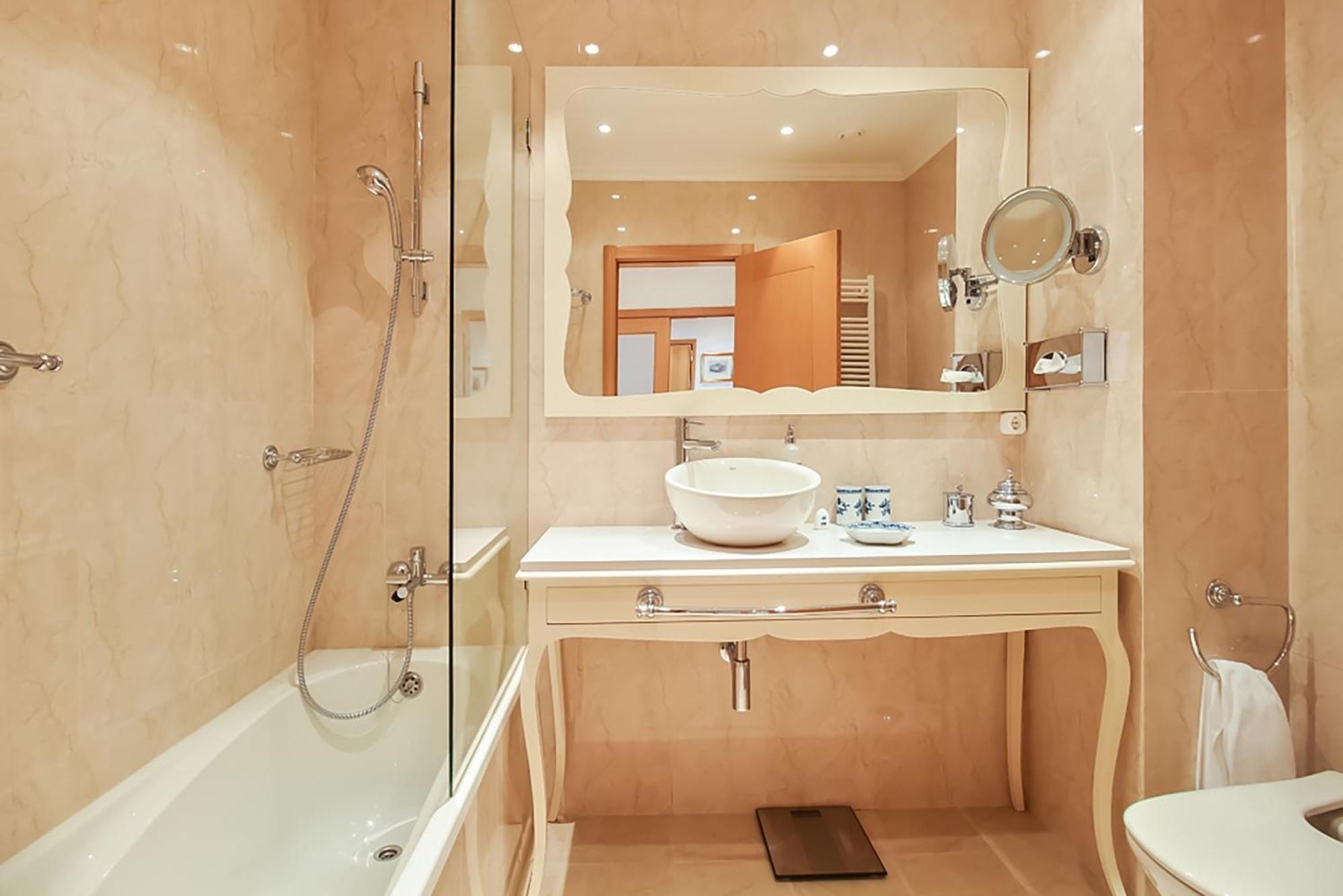 Haven In - Exquisite Floor With 7 Meters Balcony To The Largest Riverfront In Apartment *