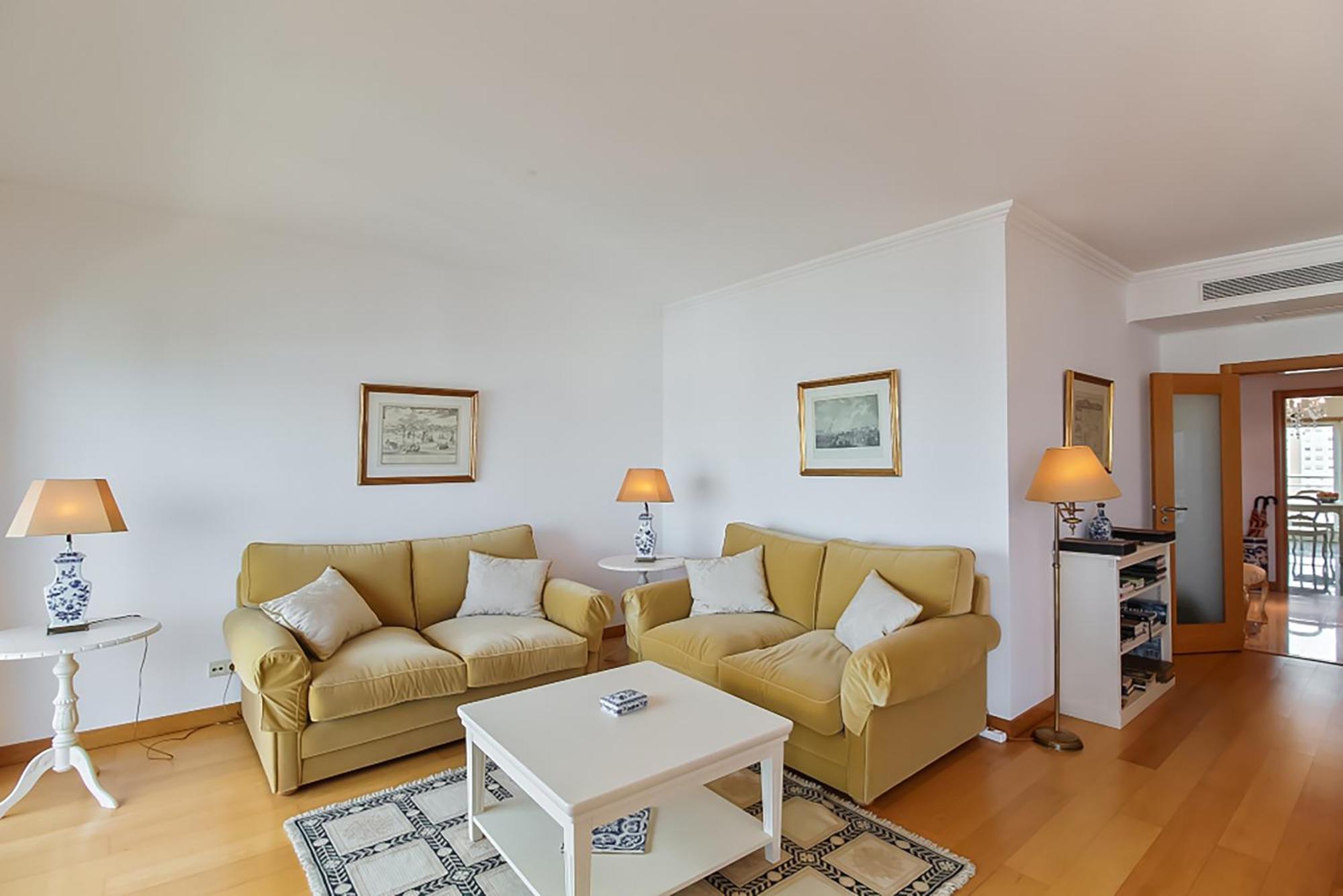Haven In - Exquisite Floor With 7 Meters Balcony To The Largest Riverfront In *